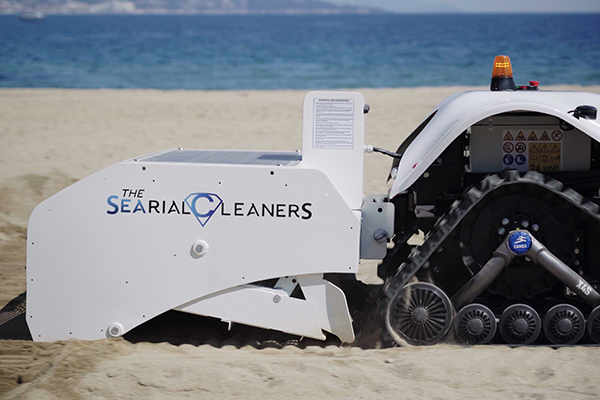 Robots de plage, drones : Poralu Marine s'attaque au nettoyage du littoral